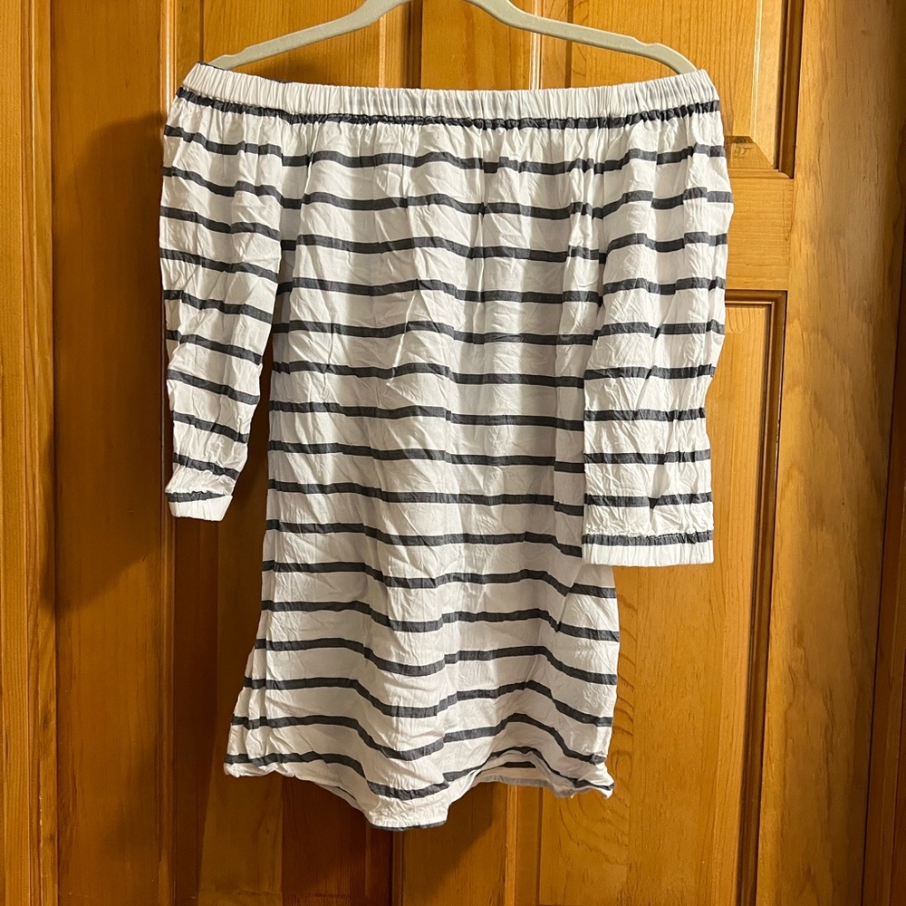 Womens off shoulder XS top